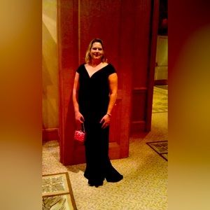 Chiffon Tadashi Shoji black evening gown